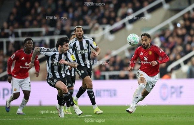 MU Xây Dựng Đội Hình Mùa Hè: Chuyển Nhượng Ederson và Tonali Là Điểm Nổi Bật