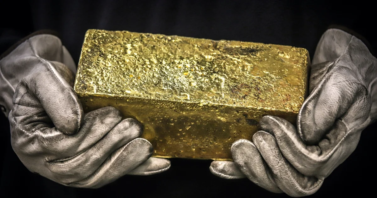 Giá vàng hồi phục kỹ thuật nhưng SPDR Gold Trust bán ròng 10 tấn: Áp lực lãi suất cao kéo dài và tín hiệu dòng tiền tổ chức