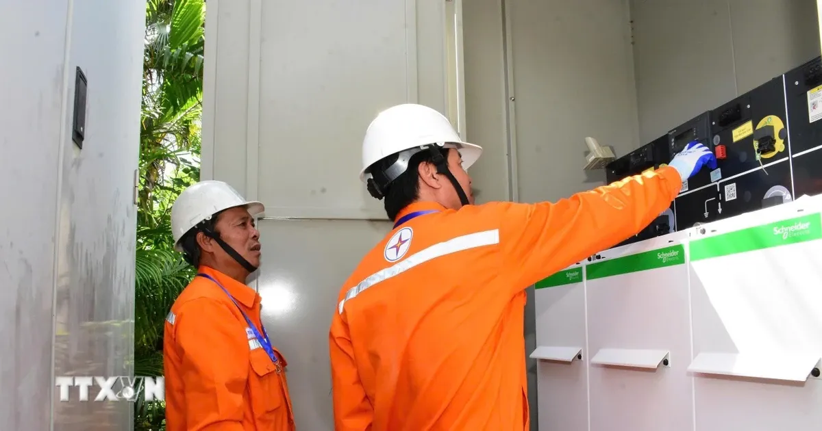 Áp lực tiêu thụ điện lập đỉnh: Tín hiệu dòng tiền sản xuất và bài toán điều hành của ngành điện