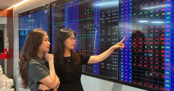 Lãi suất tiết kiệm tăng 2,5-3 điểm phần trăm đang tái định hình dòng tiền ra khỏi chứng khoán