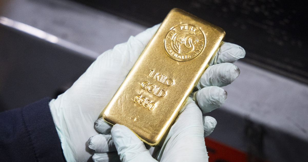 Giá Vàng Giam Mốc 4.500 USD/oz Khi SPDR Gold Trust Bán Ròng