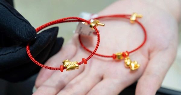 Giá vàng lùi sát 160 triệu đồng: Tín hiệu điều chỉnh từ áp lực tỷ giá và thanh khoản thị trường