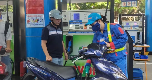 Giá xăng dầu đồng loạt giảm mạnh: Áp lực từ thị trường thế giới và tác động tới chi phí vận hành nền kinh tế