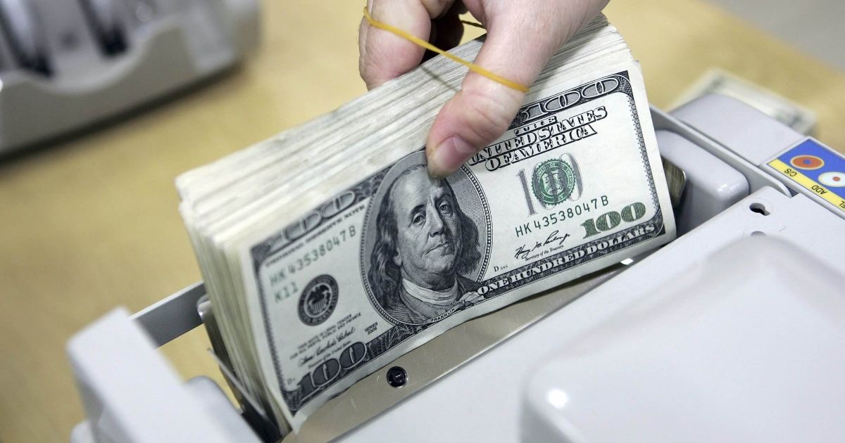 Chênh lệch giá mua – bán USD tại các ngân hàng: Từ 200 đồng đến 1.025 đồng/USD – Áp lực thanh khoản ngoại tệ gia tăng