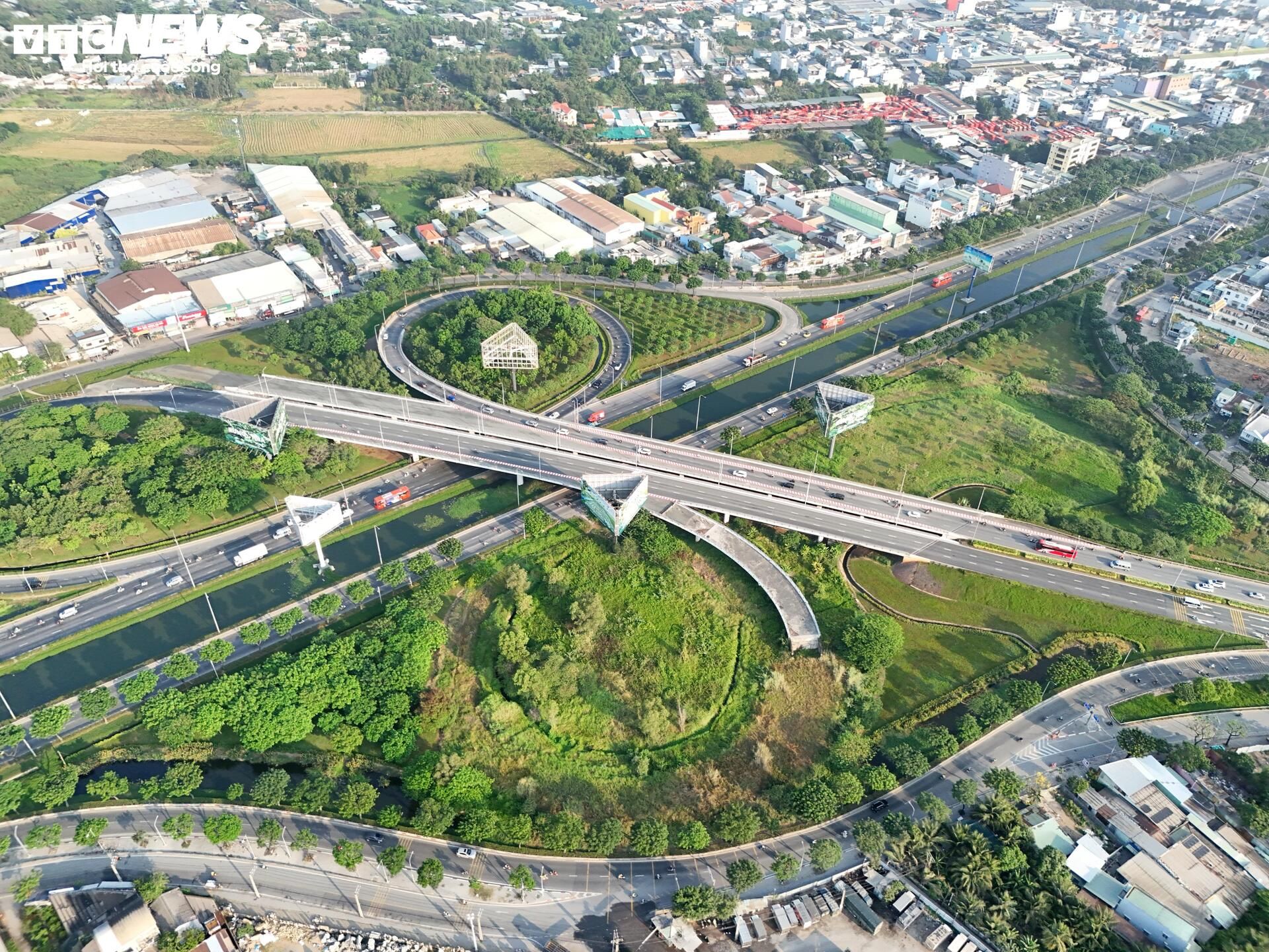 Từ câu chuyện 13 đơn vị trung ương giải ngân “giậm chân tại chỗ”: Áp lực thanh khoản và tín hiệu dòng tiền công