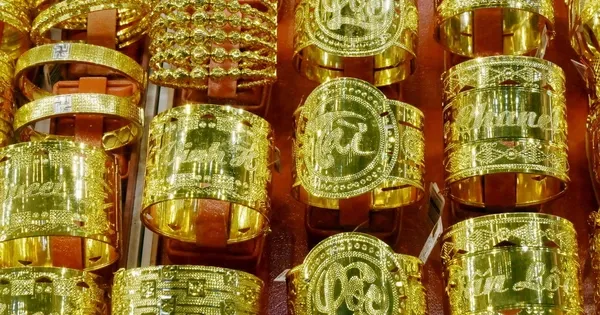 Giá vàng giảm 61 USD/ounce trong phiên 28-5: Áp lực từ dầu thô và tín hiệu hoà hoãn Trung Đông