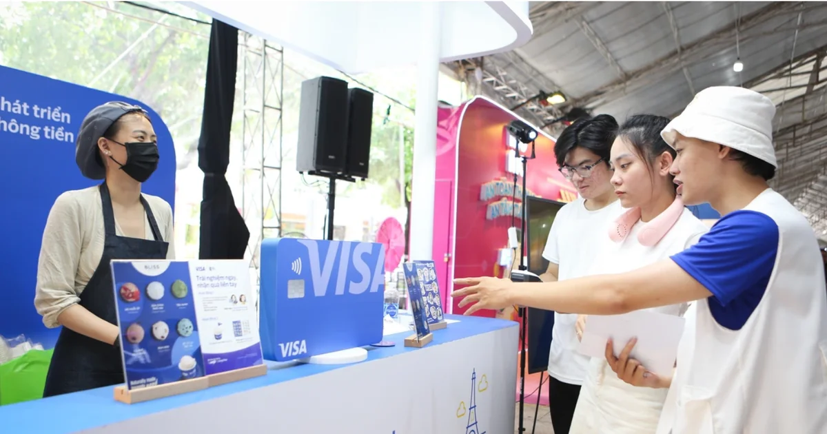Người tiêu dùng Việt Nam dẫn đầu khu vực về sẵn sàng mua sắm bằng AI và thanh toán số: Hệ quả từ chuyển đổi số quốc gia và tác động đến dòng tiền tiêu dùng