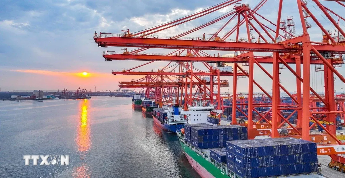 Cú sốc dầu mỏ đẩy giá xuất khẩu Trung Quốc tăng mạnh nhất 3 năm: Tác động lan tỏa đến lạm phát toàn cầu và biên lợi nhuận sản xuất