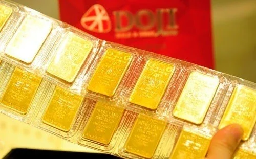 Giá vàng SJC giảm 5,8 triệu đồng/lượng trong tuần: Áp lực thanh khoản và thu hẹp chênh lệch nội – ngoại