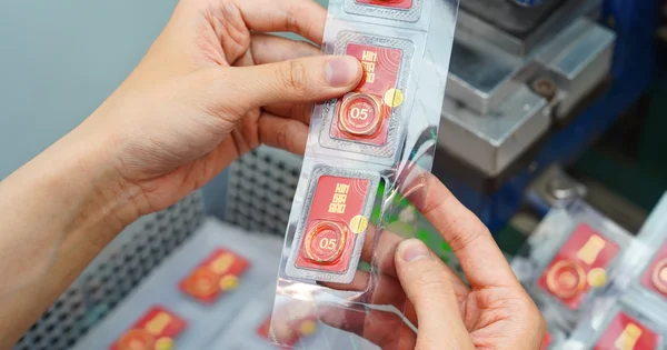 Từ biến động giá vàng tuần qua: Áp lực thanh khoản và sự phân hóa trong kỳ vọng thị trường