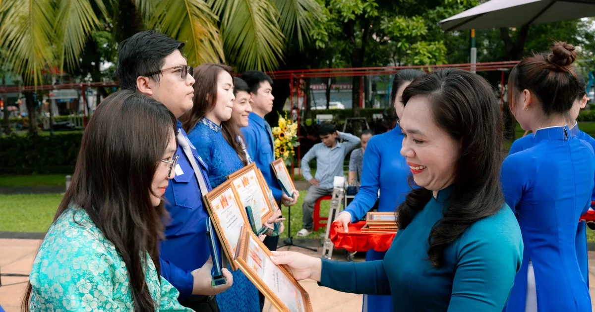 Từ Lễ tuyên dương 'Làm theo Bác' của Đảng ủy UBND TP.HCM nhìn về định hướng dòng vốn nhân lực công nghệ cho mục tiêu tăng trưởng hai con số