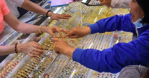 Áp lực bán vàng thế giới và tín hiệu lạm phát từ Fed: Góc nhìn dòng tiền