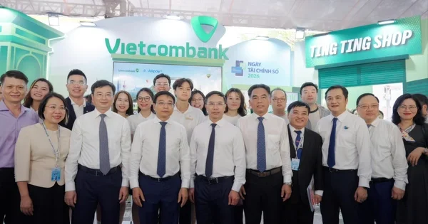 Vietcombank thúc đẩy tài chính số toàn diện: Từ “Ngày không tiền mặt” đến hệ sinh thái ngân hàng số hiện đại