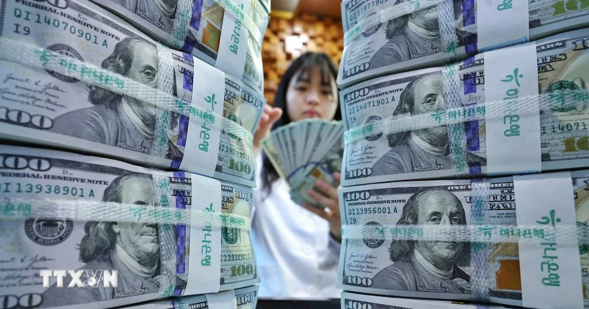 Đồng USD chạm đỉnh 13 tháng: Kỳ vọng Fed hawksh và tác động đến dòng tiền toàn cầu