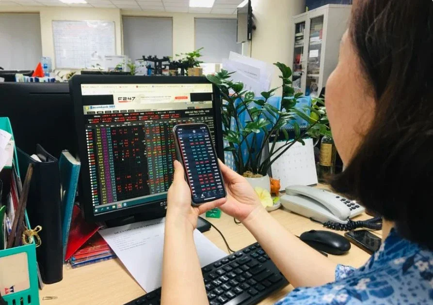 VN-Index tăng phiên thứ hai liên tiếp: Phục hồi kỹ thuật dưới áp lực thanh khoản thấp nhất hơn một năm