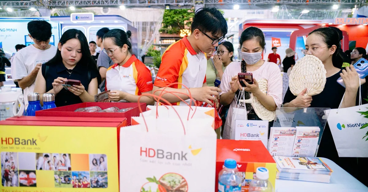 Từ trải nghiệm AI lão hóa của HDBank: Nhìn nhận về hành vi tiết kiệm và đầu tư dài hạn của người trẻ