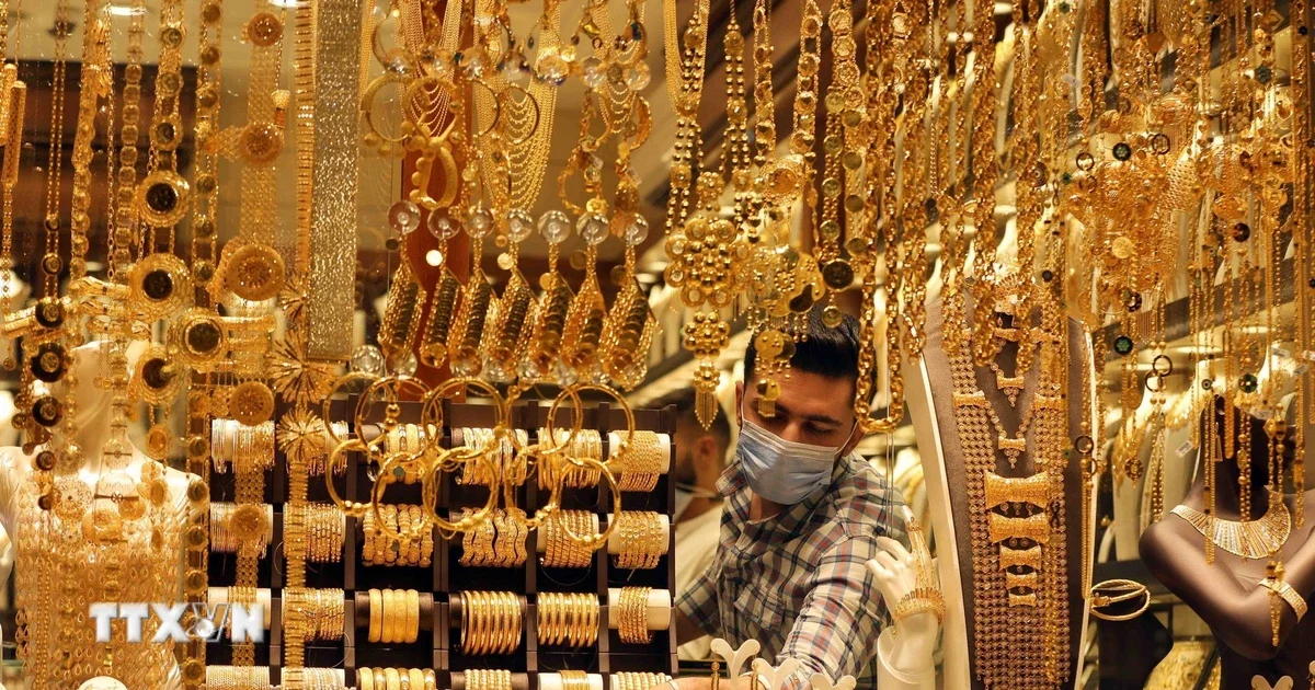 Từ cú trượt hơn 3% của giá vàng: Áp lực kép từ địa chính trị và kỳ vọng lãi suất Fed