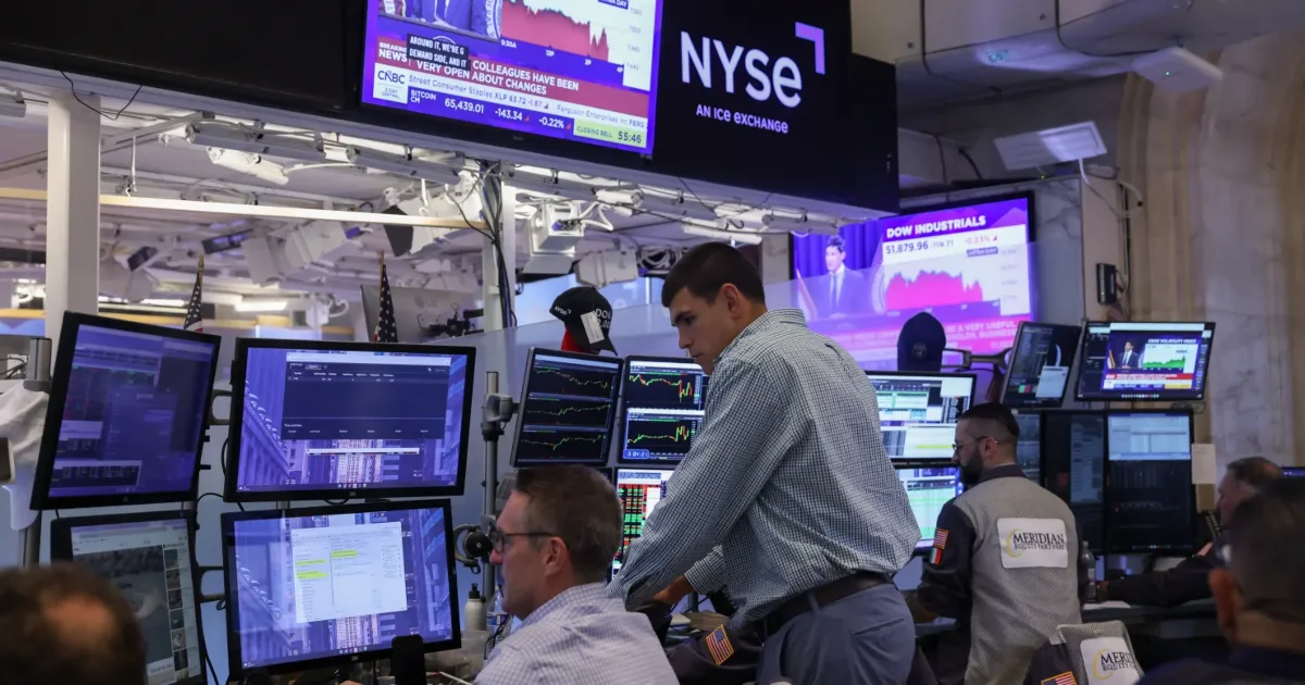Phục hồi sau bán tháo: S&P 500 tăng 1,08%, Nasdaq +1,91% – Fed và câu chuyện lãi suất