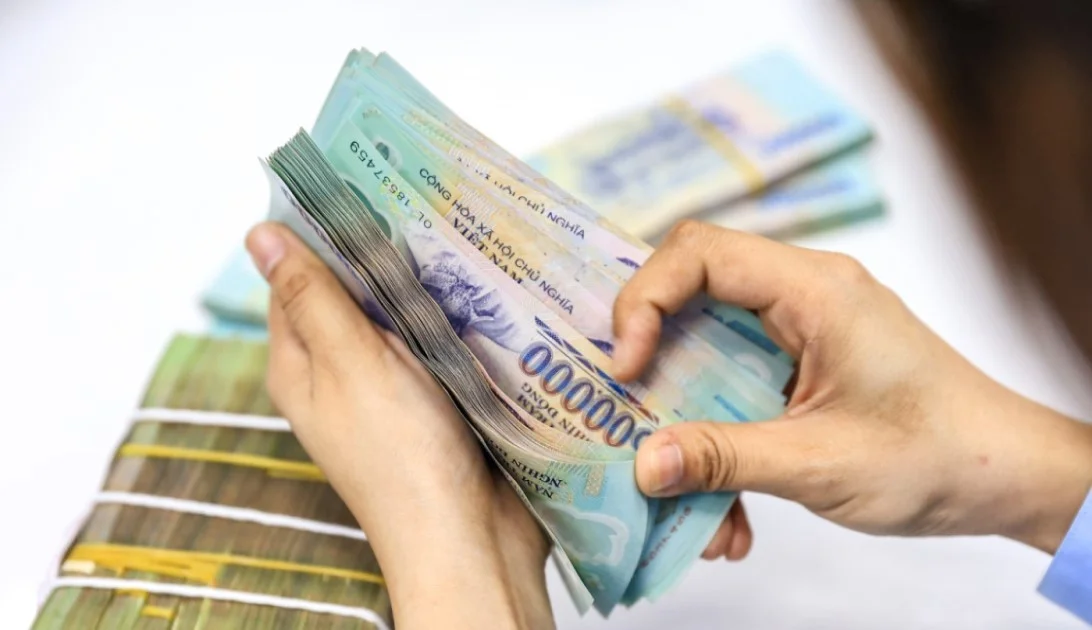 Từ đề xuất nâng trần tỉ lệ vốn ngắn hạn cho vay trung-dài hạn lên 40%: Tín hiệu nới lỏng thanh khoản hệ thống hay rủi ro kỳ hạn đang trở lại?