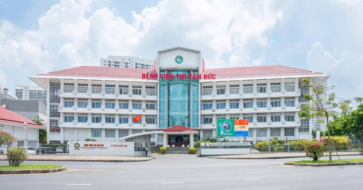 Giá vàng giảm 24 USD, VN-Index tiến sát kháng cự 1.900 điểm: Áp lực từ USD và dòng tiền thận trọng