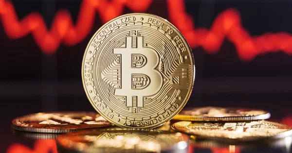 Áp lực kép từ USD mạnh và dòng tiền ETF rút ròng: Bitcoin rơi về vùng 61.200 USD