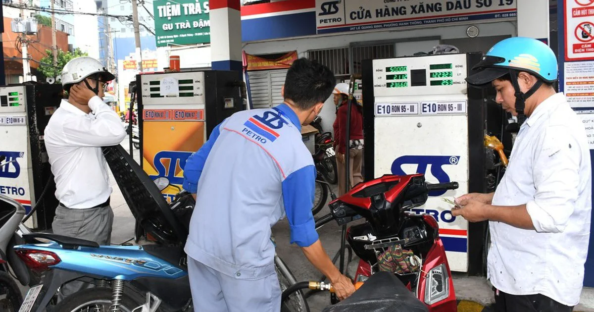 Lượng tiêu thụ xăng E10 đạt 800 triệu lít trong tháng đầu: Tín hiệu chuyển dịch năng lượng và tác động đến dòng tiền hàng hóa