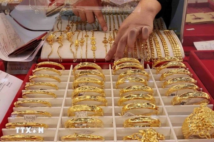 Giá vàng SJC ổn định ở vùng 156-159 triệu đồng: Áp lực từ đáy hai tháng của vàng thế giới và tín hiệu địa chính trị