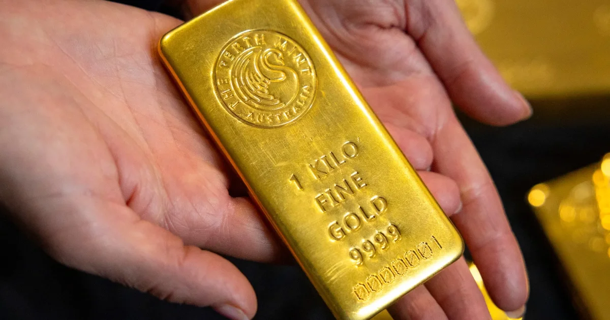 Giá vàng lao dốc sau báo cáo việc làm Mỹ: Áp lực lãi suất và dòng chảy khỏi SPDR Gold Trust