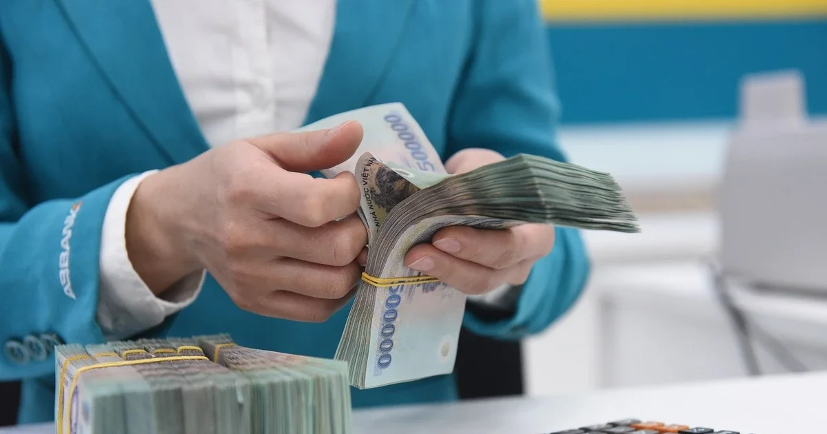Từ việc ABBank được chấp thuận tăng vốn thêm 6.112 tỷ đồng: Nhìn về áp lực mở rộng tín dụng và định giá cổ phiếu ngân hàng