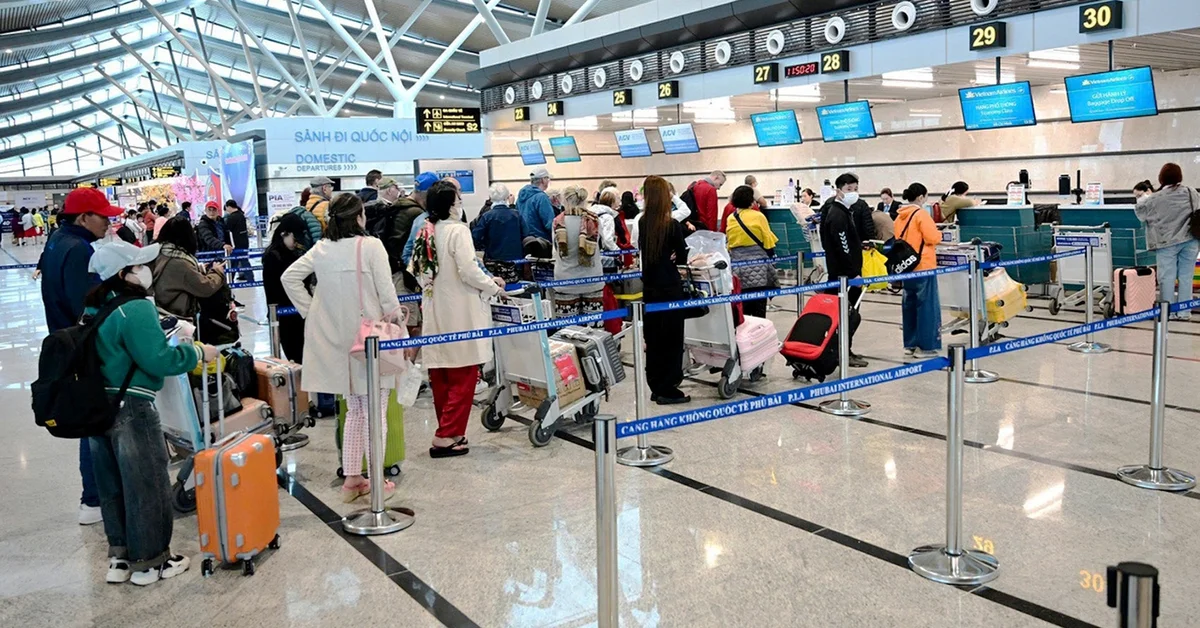 Áp lực chi phí đi lại: Giá vé nội địa tăng 10-30%, dòng tiền du lịch hè 2026 vận hành thế nào?