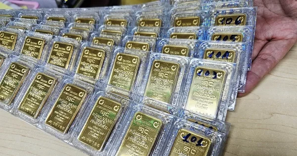 Giá vàng SJC và vàng nhẫn mất 1,7 triệu đồng/lượng trong ngày: Áp lực từ USD mạnh và lập trường Hawkish của Fed