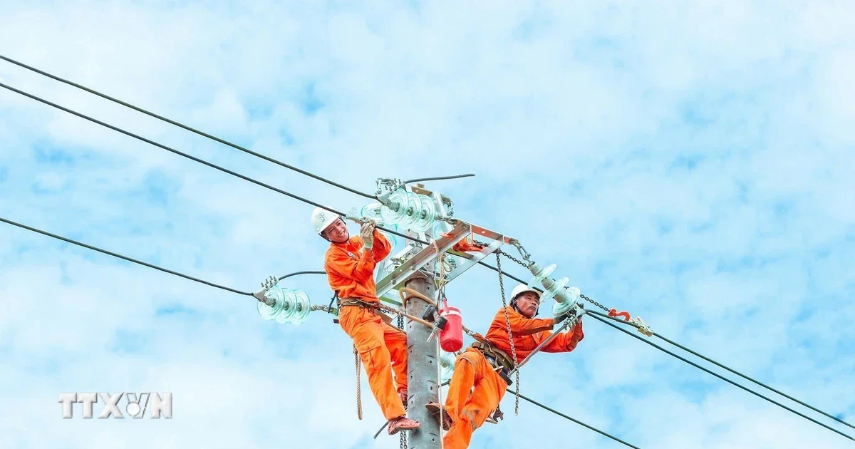 Kỷ lục công suất điện 58.456 MW ngày 24/6: Áp lực hạ tầng và bài toán cân bằng cung-cầu mùa nắng nóng cực đoan