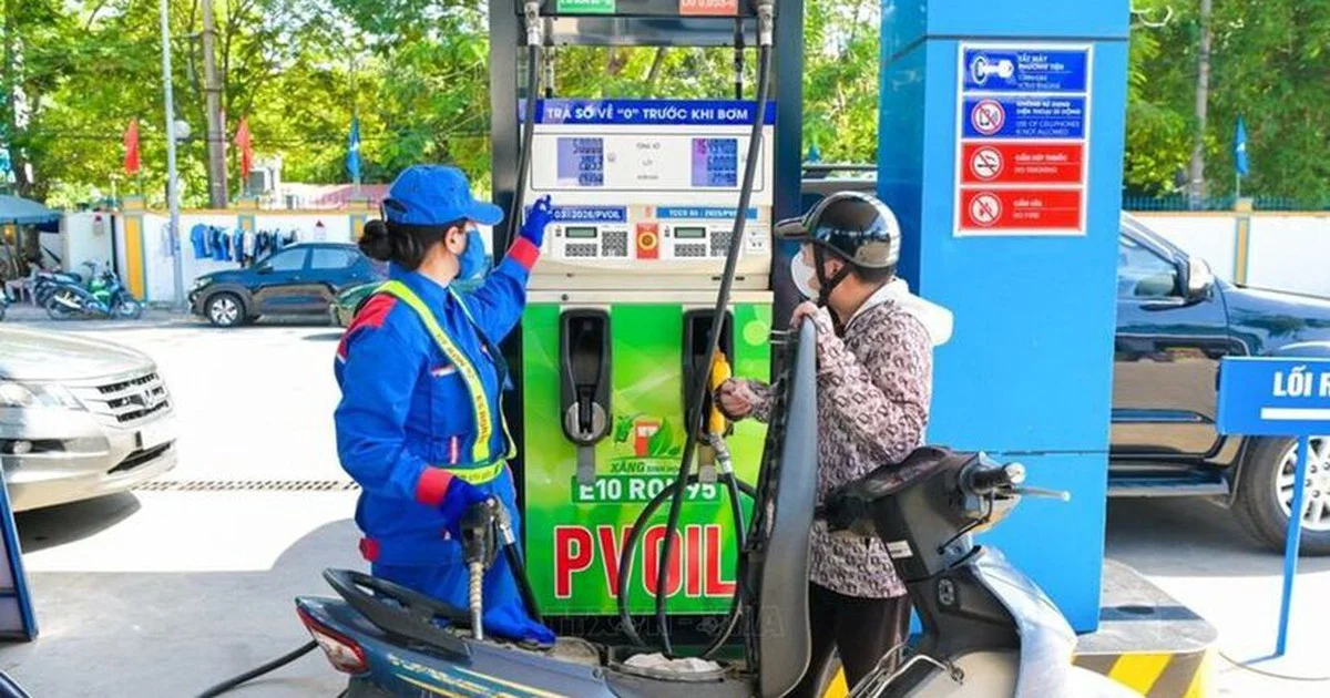 Chính thức công bố giá cơ sở xăng E10 RON95-III: Tác động đến chi phí vận hành và dòng tiền đầu cơ năng lượng
