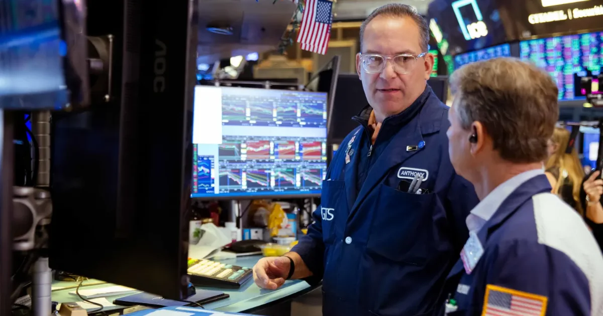 S&P 500 và Nasdaq phục hồi nhờ bắt đáy cổ phiếu chip: Áp lực định giá và rủi ro địa chính trị vẫn hiện hữu