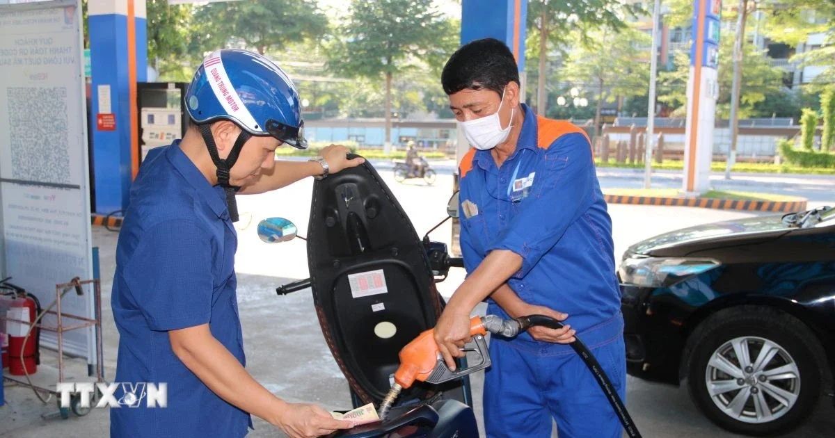 Giá vàng miếng SJC giảm 4,4 triệu đồng/lượng: Áp lực thanh khoản và tâm lý risk-off bao trùm