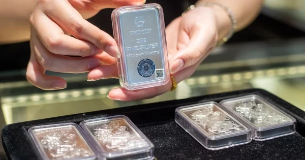 Giá bạc đảo chiều bật tăng: Áp lực từ đồng USD và vùng hỗ trợ 50 USD/ounce