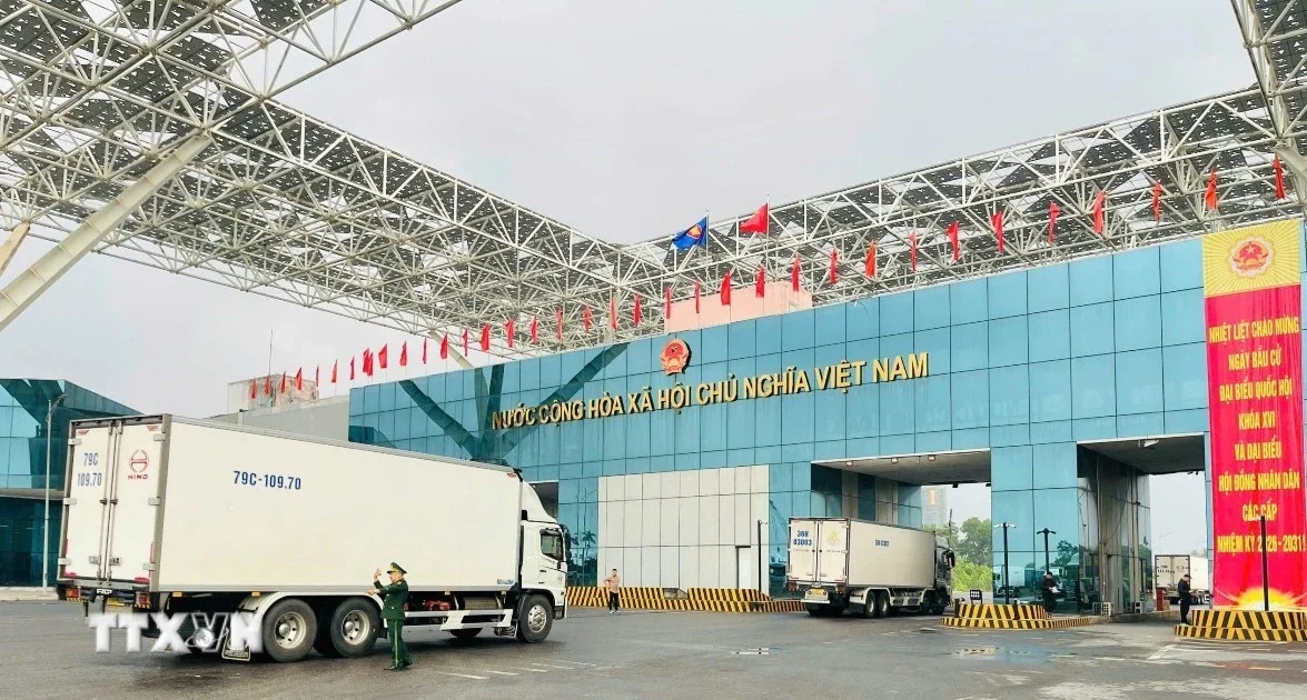 Phòng thử kiểm nghiệm chất tại cửa khẩu Móng Cái đạt chuẩn quốc tế: Tác động đến dòng chảy thương mại nông sản Việt-Trung