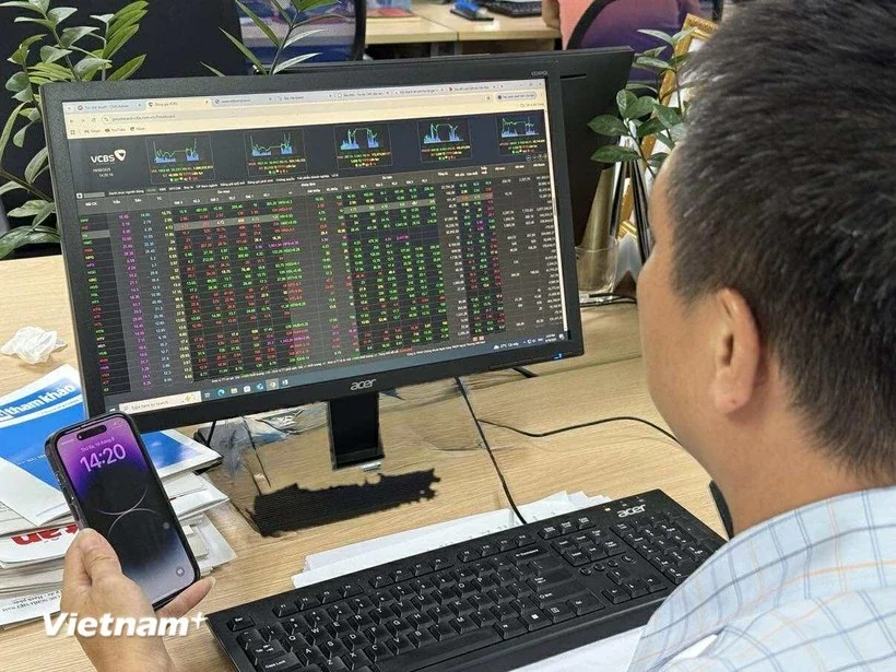 Phiên 29/6: VN-Index giảm 16,94 điểm – Dòng tiền dịch chuyển khỏi bất động sản, tập trung tại ngân hàng và năng lượng