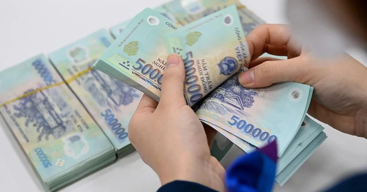 Từ câu chuyện điều chỉnh tiền lương nhìn về áp lực cân đối ngân sách và dòng vốn hạ tầng