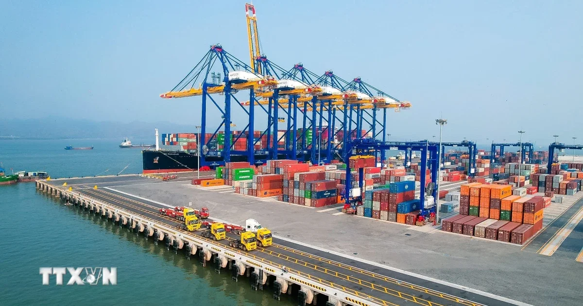 Từ kỷ lục đón siêu tàu MATZ MAERSK: Cảng Hải Phòng tăng trưởng 11,4% và bài toán hạ tầng logistics