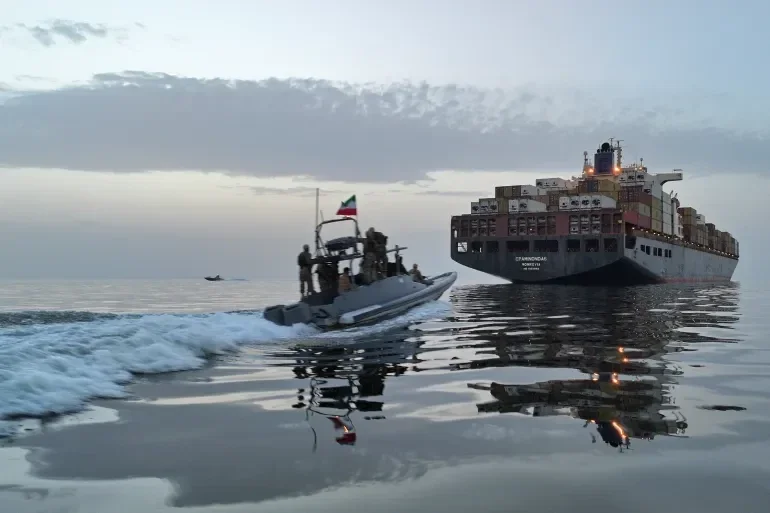 Từ việc eo biển Hormuz mở cửa một phần nhìn về rủi ro đứt gãy chuỗi cung ứng và tác động đến giá năng lượng toàn cầu