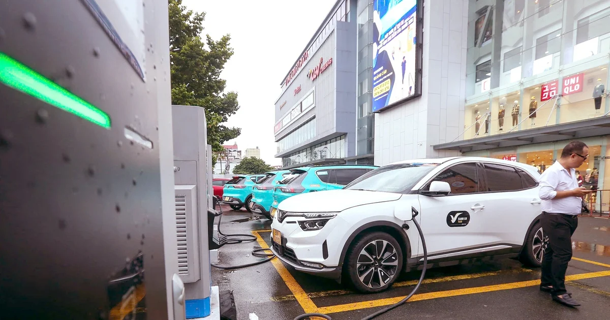Bộ Công Thương hỏa tốc yêu cầu rà soát: Bài toán nguồn và lưới điện cho hạ tầng trạm sạc xe điện