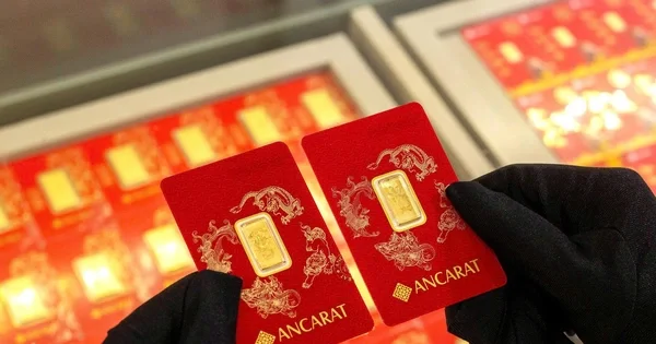 Giá vàng trong nước và thế giới: Khoảng cách nới rộng dưới áp lực USD mạnh và lãi suất cao