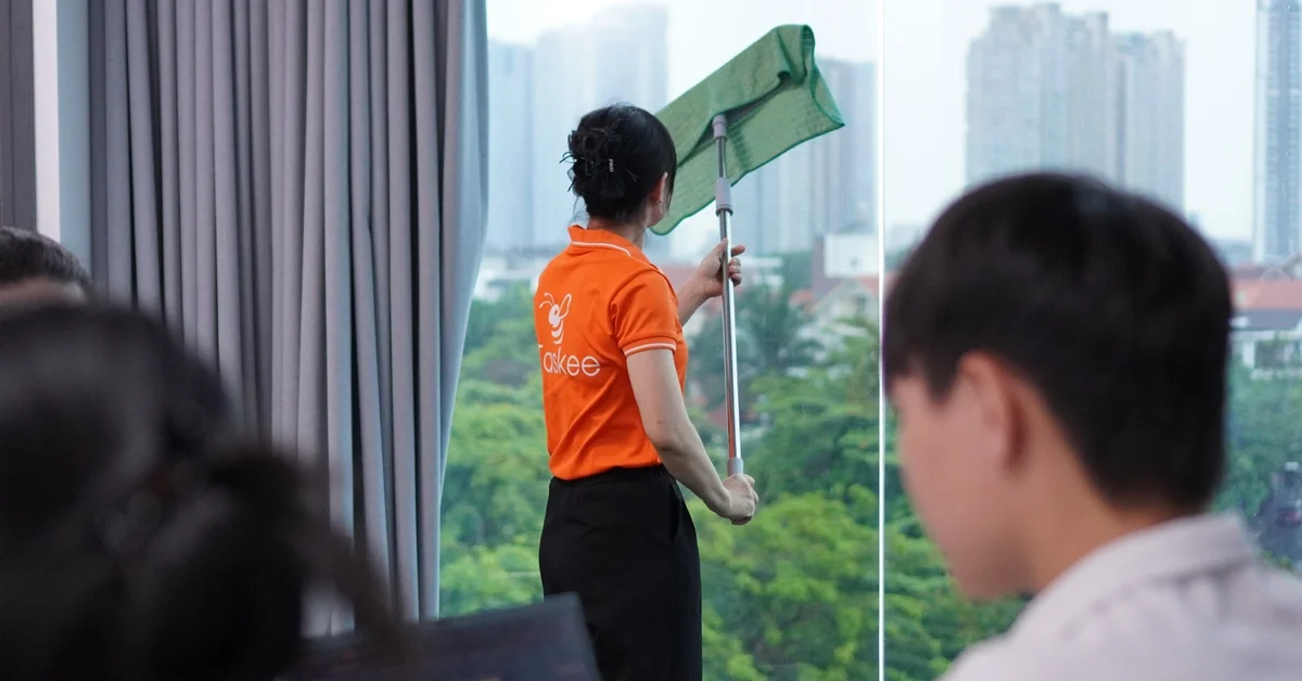 Chi phí cơ hội và dòng tiền tiêu dùng: Từ thị trường giúp việc theo giờ đến hành vi chi tiêu hộ gia đình
