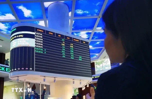 Áp lực điều chỉnh VN-Index: Từ phiên giảm gần 15 điểm nhìn về sự suy yếu của nhóm cổ phiếu trụ và dòng tiền khối ngoại