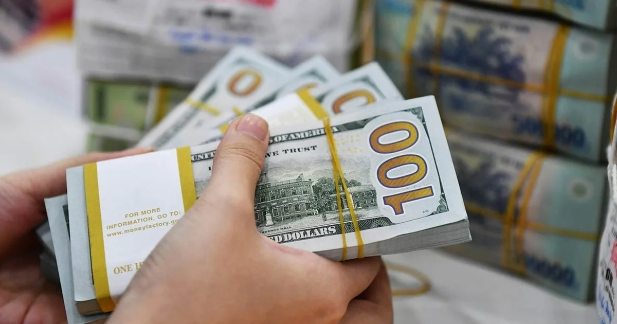 Từ nhịp tăng 60 đồng của USD tự do: Áp lực tỷ giá đang vận hành ra sao trong tuần họp Fed?