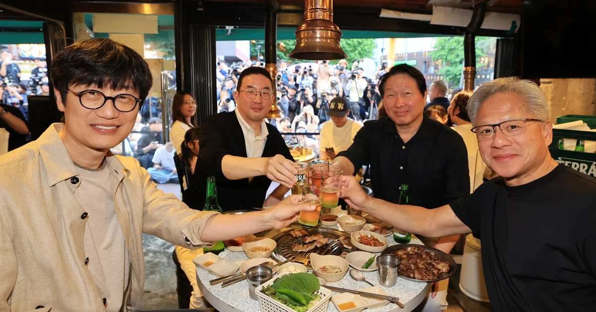 CEO Nvidia Jensen Huang hội ngộ lãnh đạo SK, LG, Naver: Tín hiệu chiến lược chuỗi cung ứng AI và HBM tại Hàn Quốc