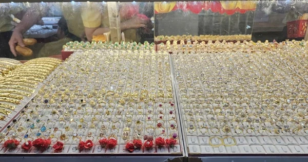 Phiên giảm sâu đầu tuần: Vàng miếng SJC mất gần 4 triệu đồng/lượng, đáy mới kể từ tháng 10/2025