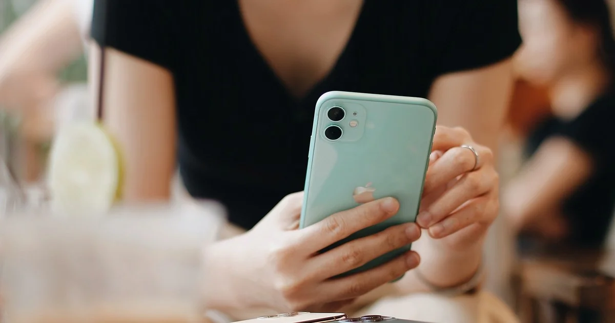 Câu chuyện màn hình iPhone do Samsung sản xuất: Bài học về sự phụ thuộc chuỗi cung ứng và rủi ro tập trung hóa