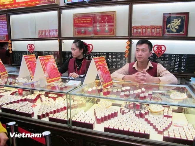Giá vàng SJC giao dịch tại 151,3 triệu đồng: Chênh lệch với thế giới nới rộng lên 13,7 triệu đồng
